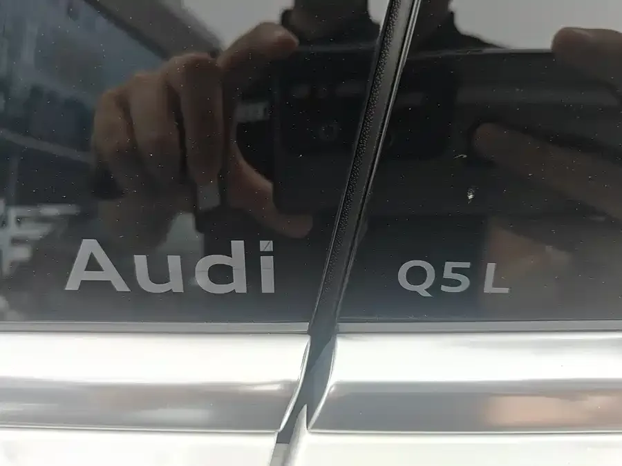 Audi Q5L 2026 2.0T Exclusive Edition for Million Users 2026 — миниатюра 5