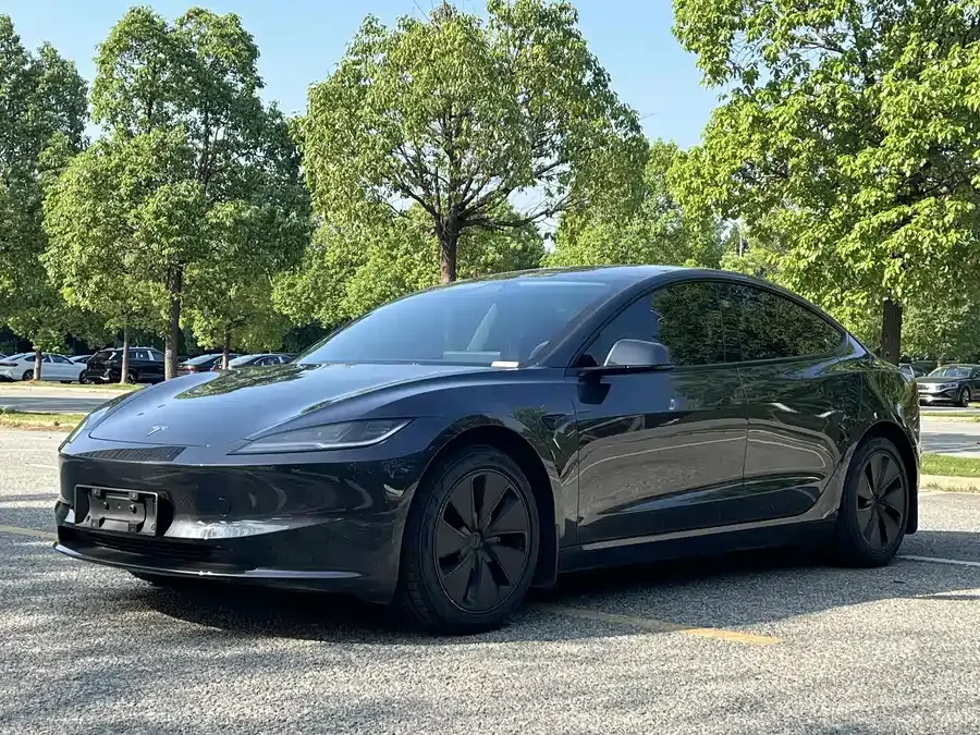 Tesla Model 3 2025