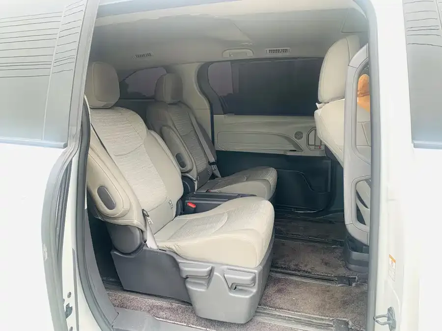 Toyota Sienna SIENNA 2023 2.5L Hybrid Comfort Edition 2024 — миниатюра 3