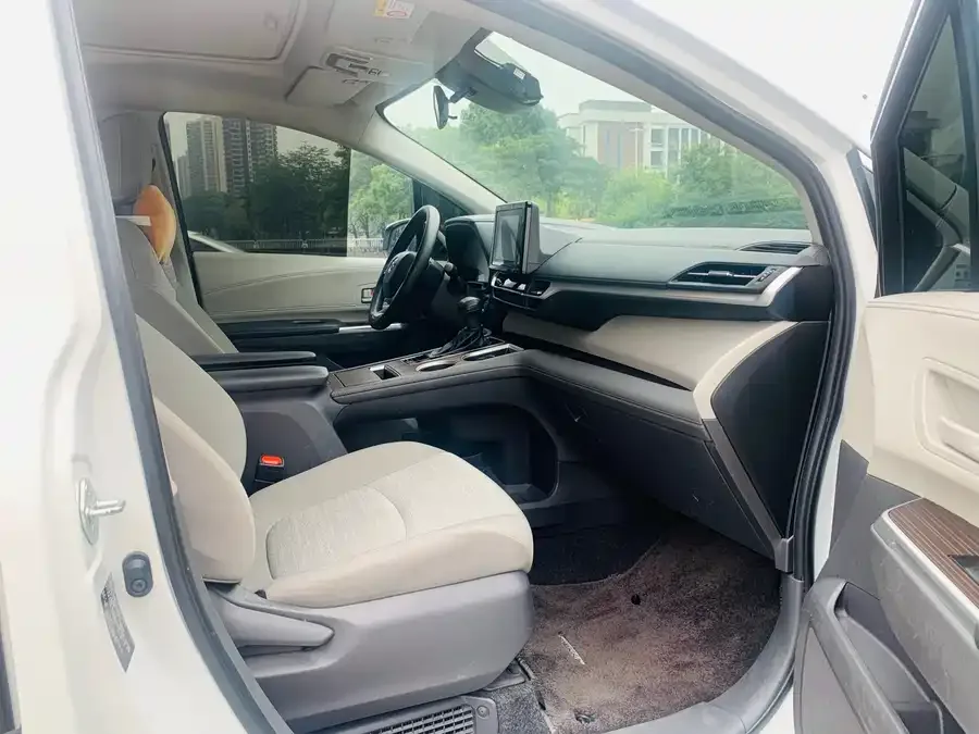 Toyota Sienna SIENNA 2023 2.5L Hybrid Comfort Edition 2024 — миниатюра 4