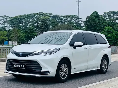 Toyota Sienna 2024 buy in Moscow