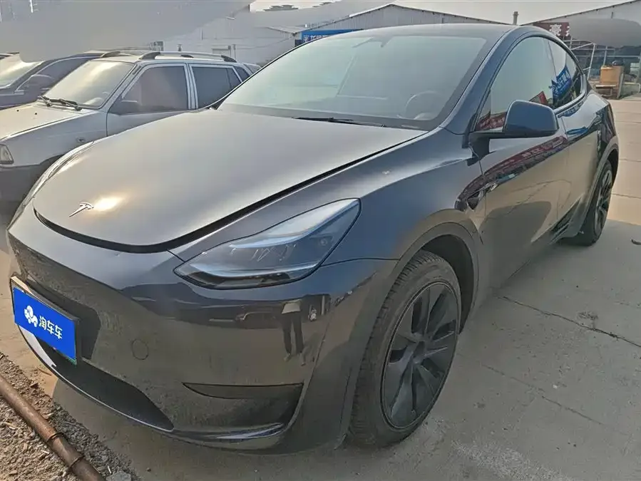 Tesla Model Y 2024