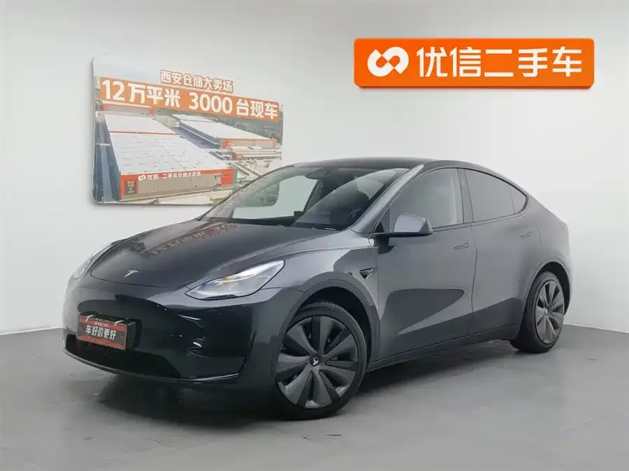 Tesla Model Y 2024