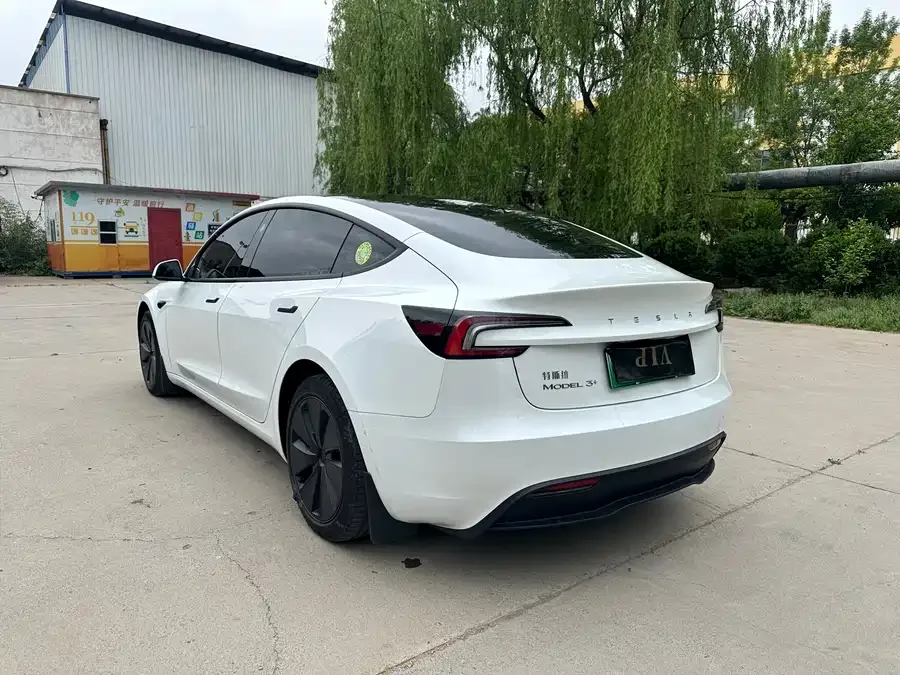 Tesla Model 3 Model 3 2023 Long Range All-Wheel Drive 2024 — миниатюра 5
