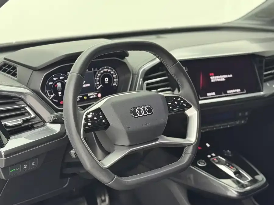 Audi Q4 e-tron 2023 50 e-tron quattro Creative Edition 2024 — миниатюра 3