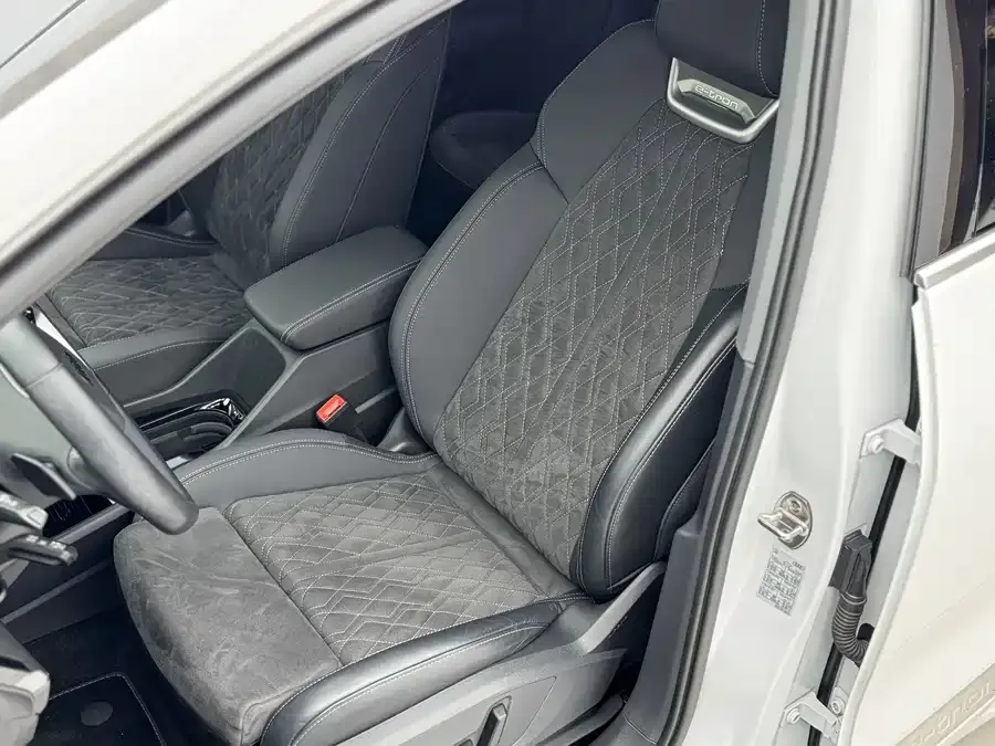 Audi Q4 e-tron 2023 50 e-tron quattro Creative Edition 2024 — миниатюра 5