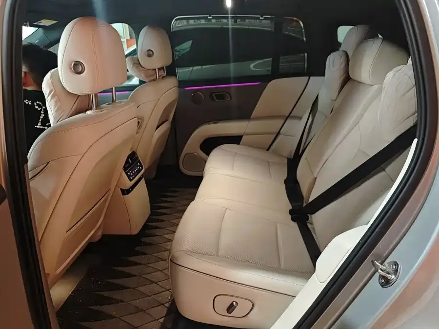 Li Auto i6 Ideal i6 2025 two-wheel drive standard version 2026 — миниатюра 2