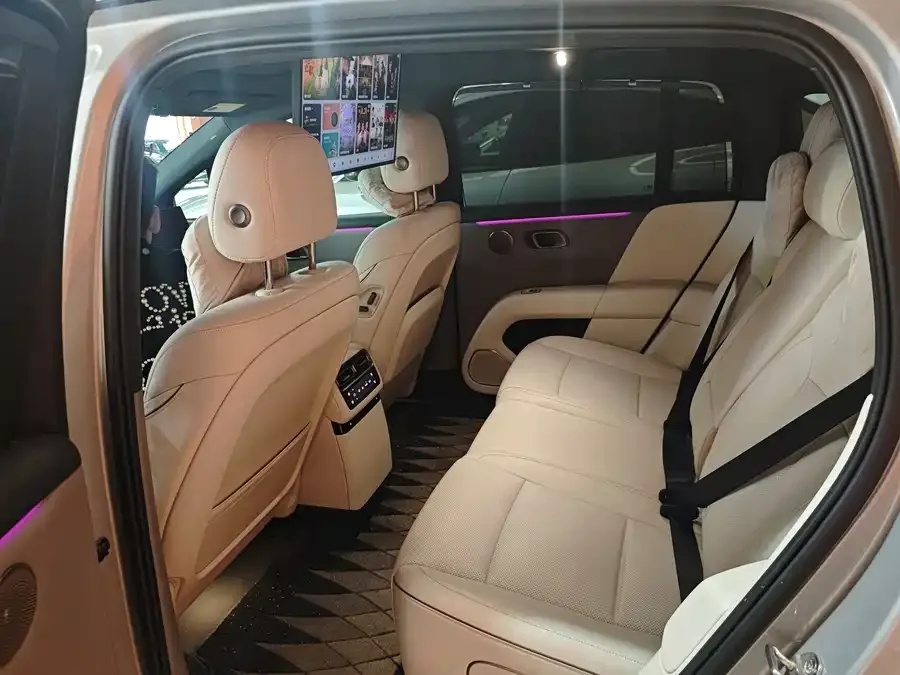 Li Auto i6 Ideal i6 2025 two-wheel drive standard version 2026 — миниатюра 4