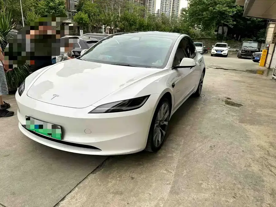 Tesla Model 3 2024