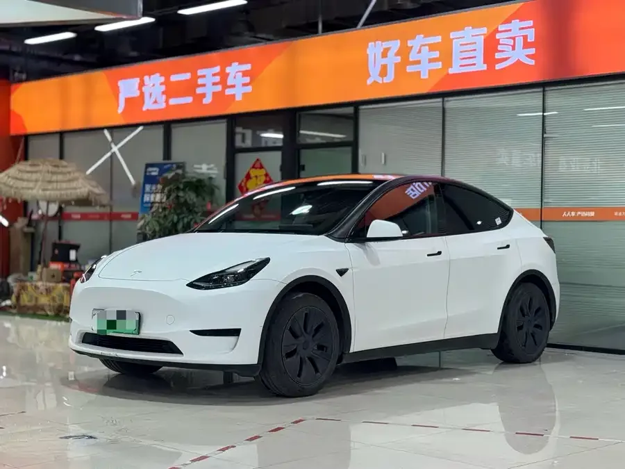 Tesla Model Y 2024