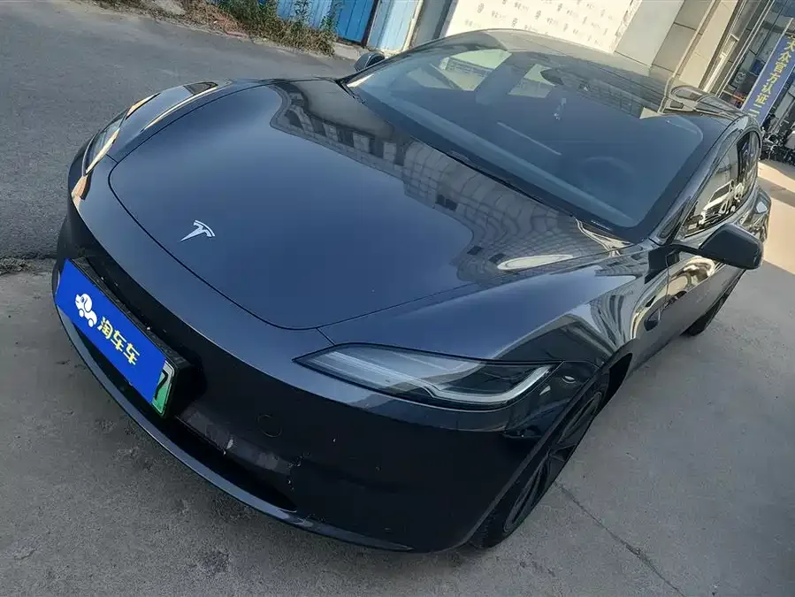 Tesla Model 3 2024