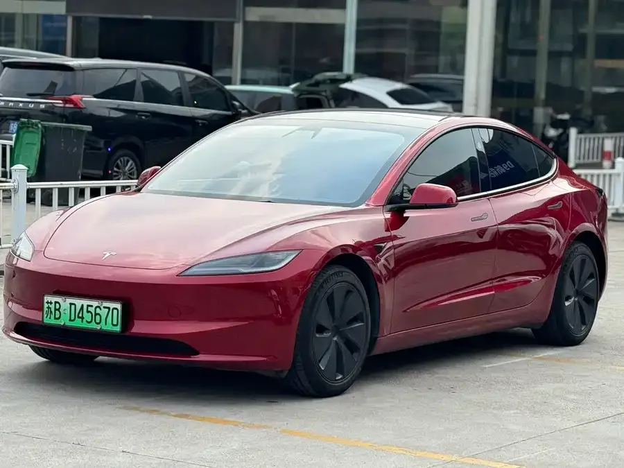 Tesla Model 3 2024