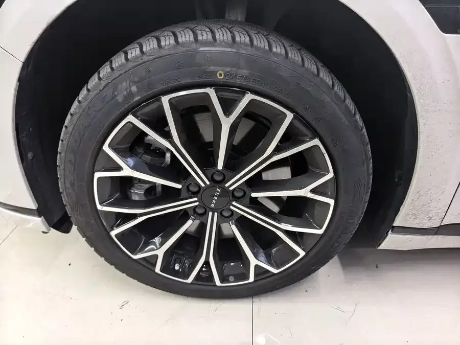 Zeekr 007GT Zeekr 007GT 2025 All-Wheel Drive Smart Edition 75kWh 2025 — миниатюра 5