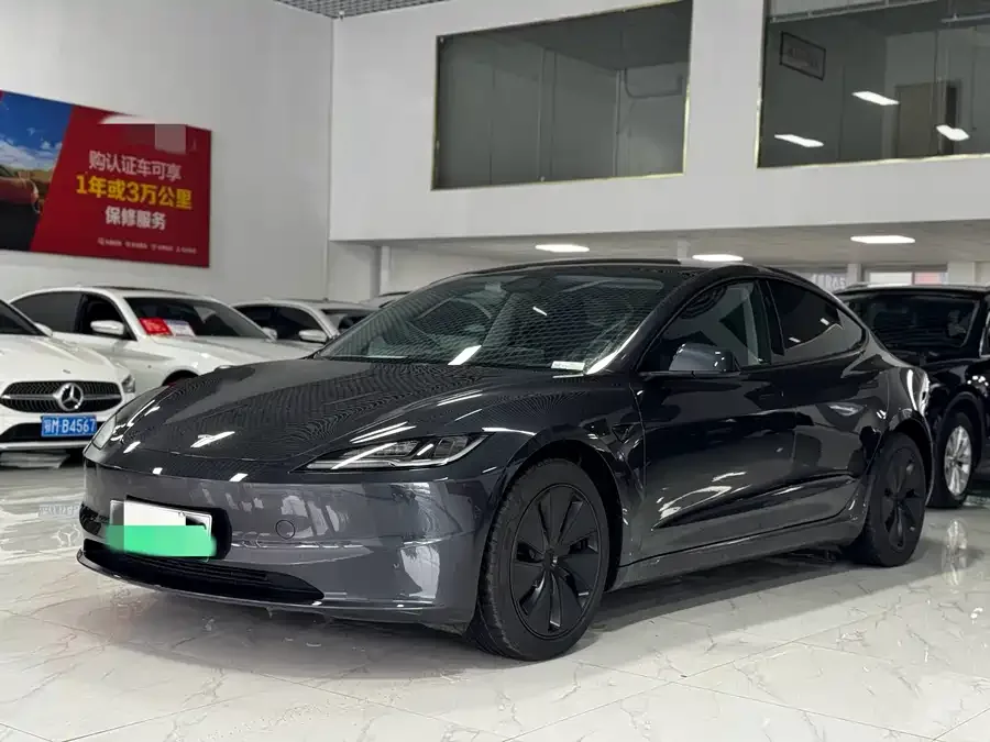Tesla Model 3 2025