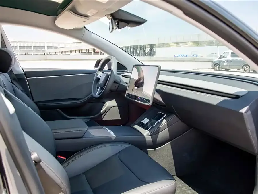 Tesla Model 3 Model 3 2023 rear-wheel drive version 2024 — миниатюра 4