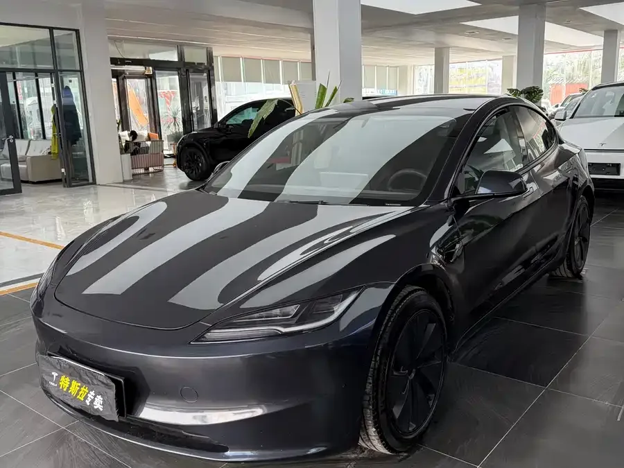 Tesla Model 3 2024