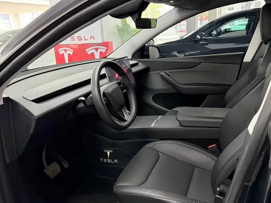 Tesla Model Y Model Y 2025 rear-wheel drive version 2025 — миниатюра 5