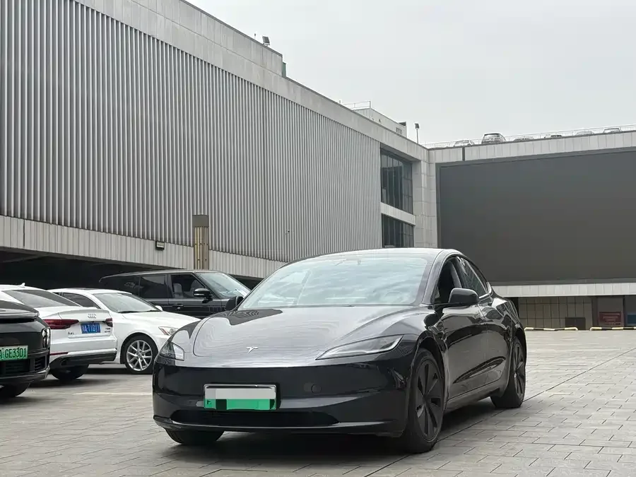 Tesla Model 3 2024