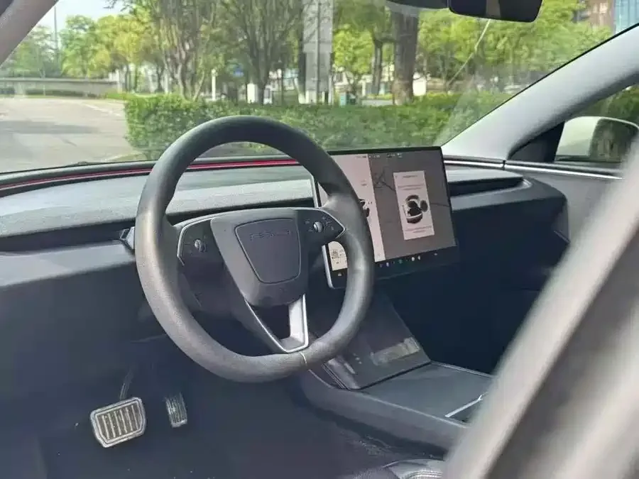 Tesla Model 3 Model 3 2023 rear-wheel drive version 2024 — миниатюра 4