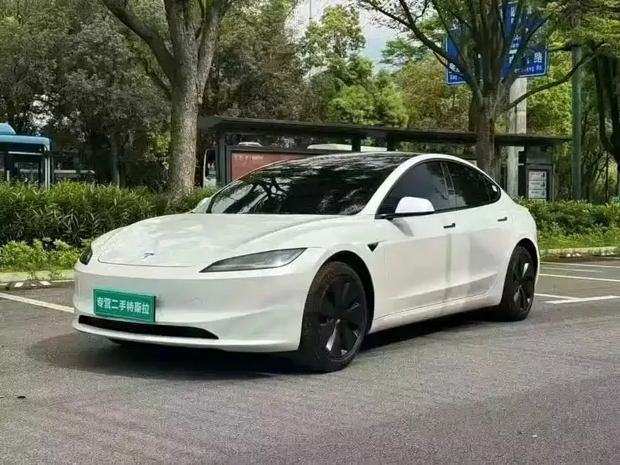 Tesla Model 3 2024