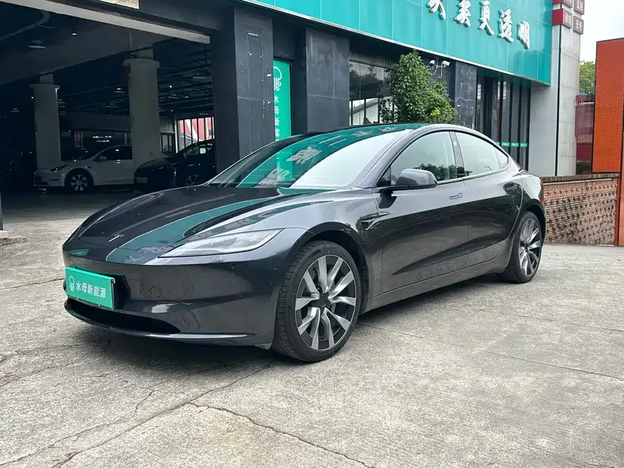 Tesla Model 3 2024
