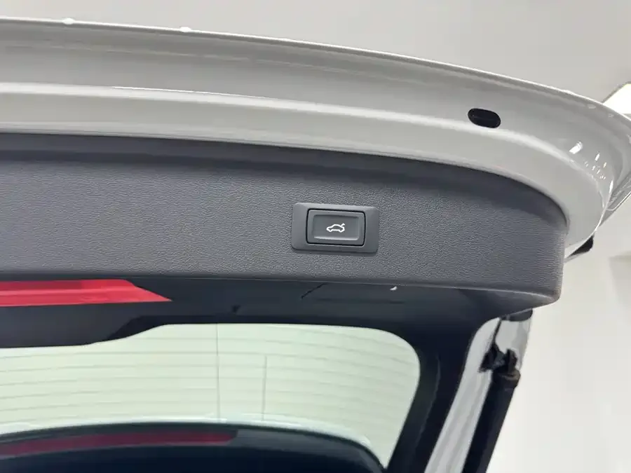 Audi A3 2025 Sportback 35TFSI Flying Spur Premium Edition 2025 — миниатюра 5