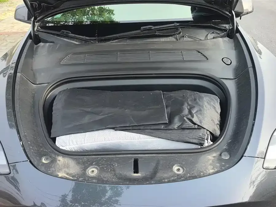 Tesla Model Y Model Y 2024 rear-wheel drive version 2024 — миниатюра 3