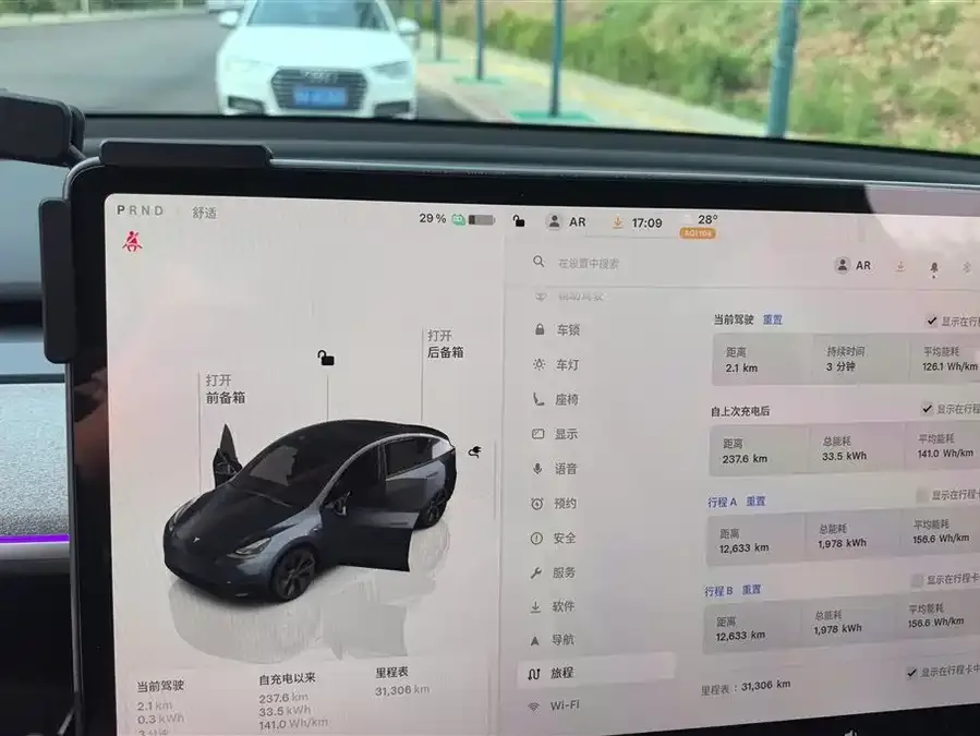 Tesla Model Y Model Y 2024 rear-wheel drive version 2024 — миниатюра 4