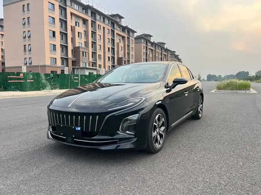 Hongqi E-QM5 2024