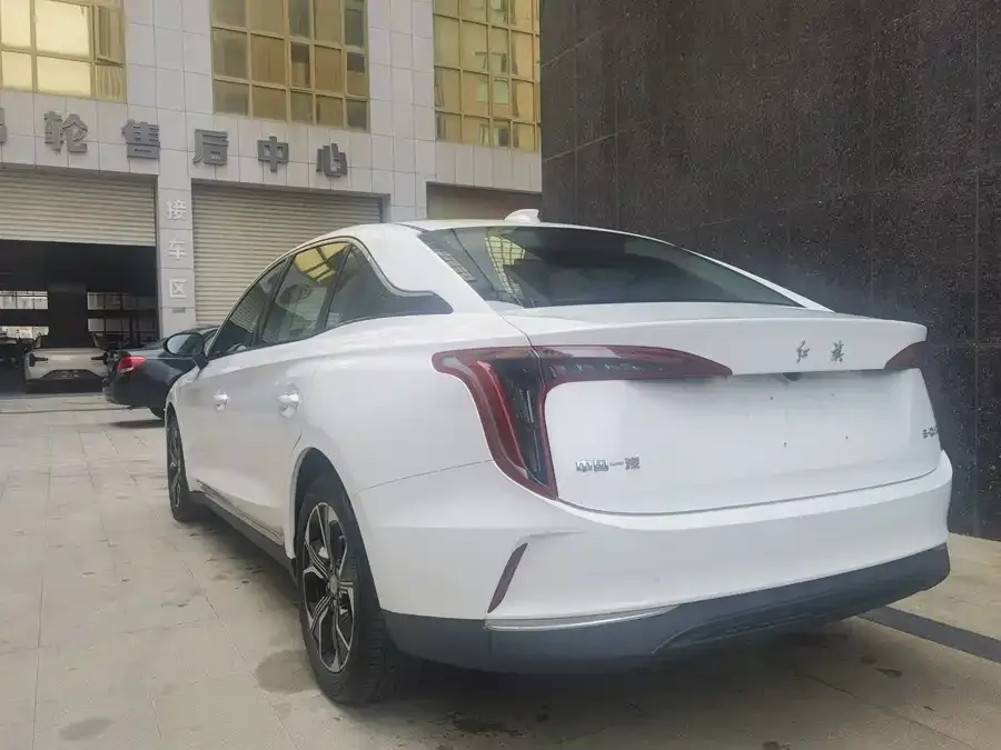 Hongqi E-QM5 Hongqi E-QM5 2021 online charging basic version 4 seats 2026 — миниатюра 2