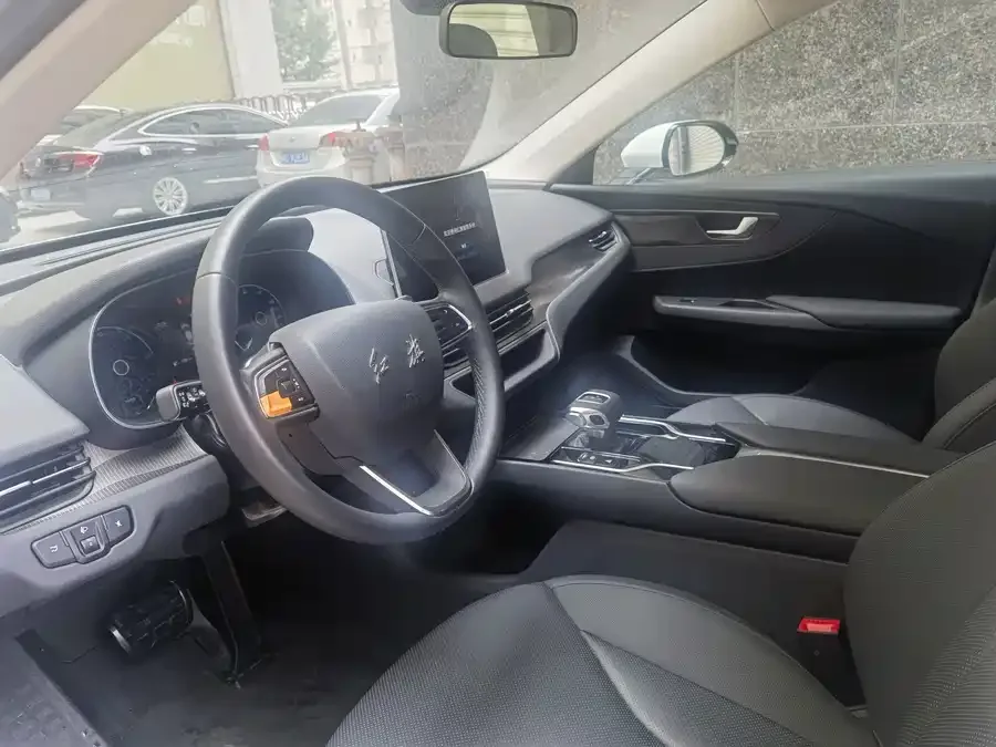 Hongqi E-QM5 Hongqi E-QM5 2021 online charging basic version 4 seats 2026 — миниатюра 3