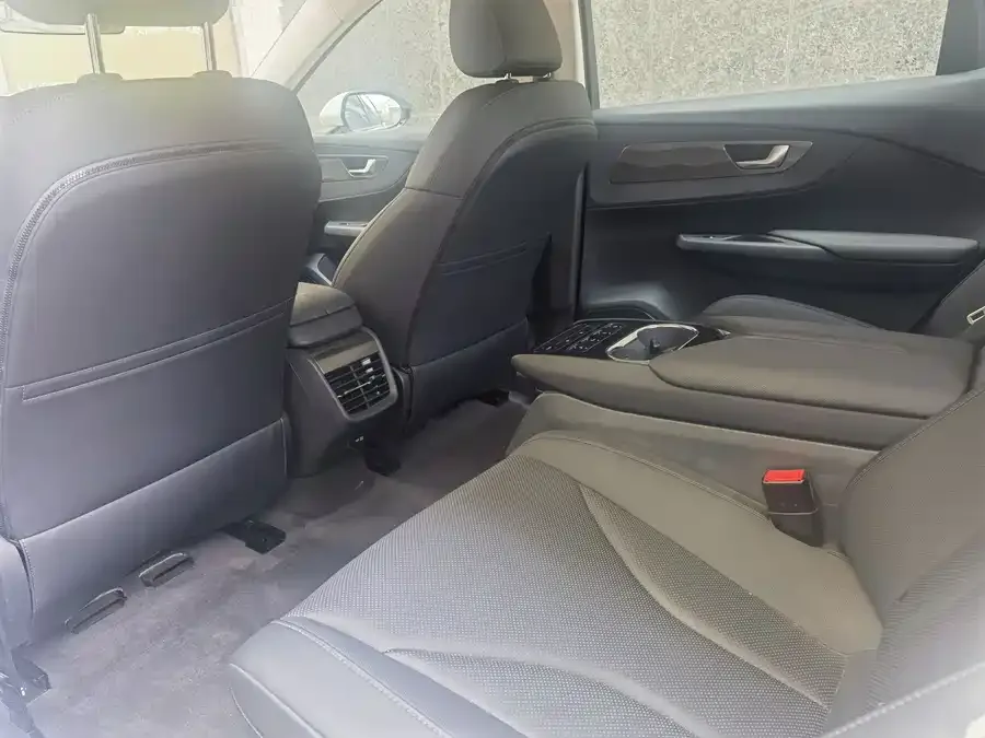 Hongqi E-QM5 Hongqi E-QM5 2021 online charging basic version 4 seats 2026 — миниатюра 4