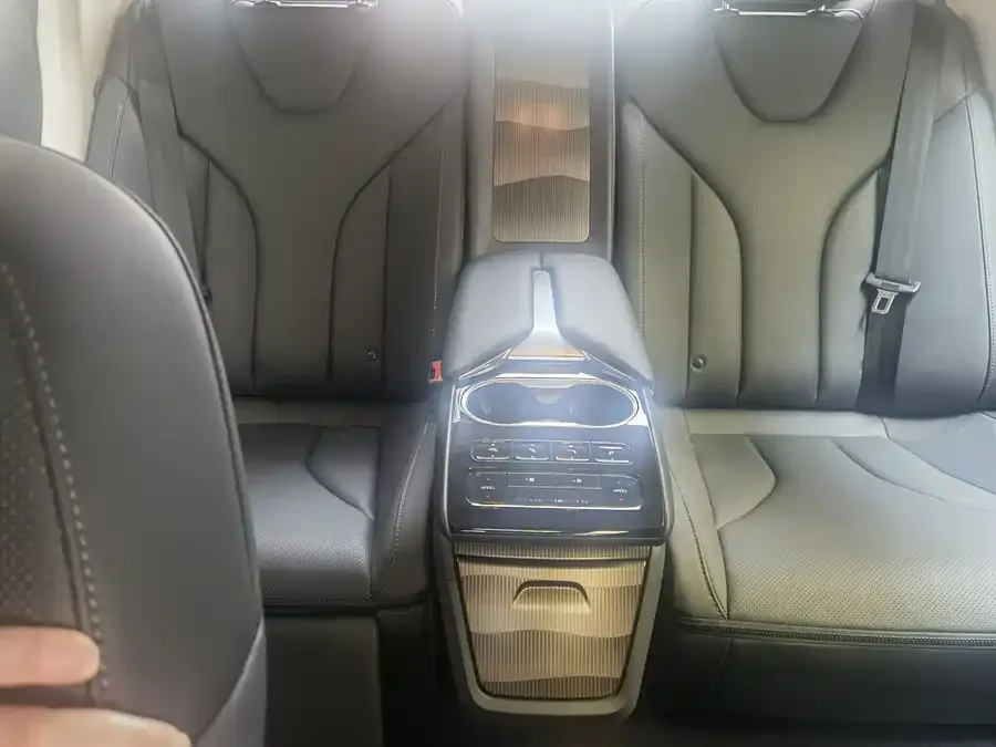 Hongqi E-QM5 Hongqi E-QM5 2021 online charging basic version 4 seats 2026 — миниатюра 5
