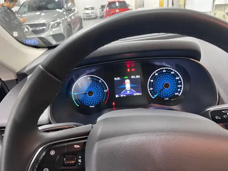 Hongqi E-QM5 Hongqi E-QM5 2022 431km Charging Enjoyment Edition 2023 — миниатюра 5