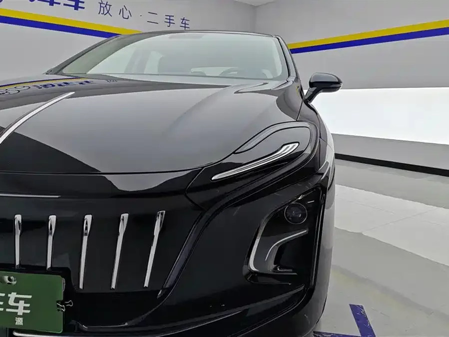 Hongqi E-QM5 Hongqi E-QM5 2023 facelift basic travel version 2024 — миниатюра 5