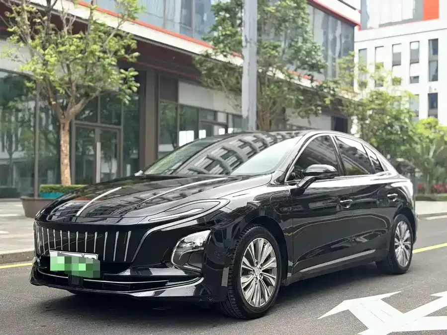 Hongqi E-QM5 2024