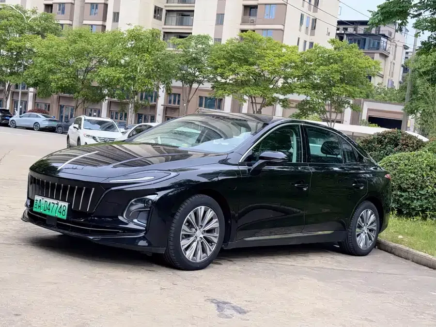 Hongqi E-QM5 2024
