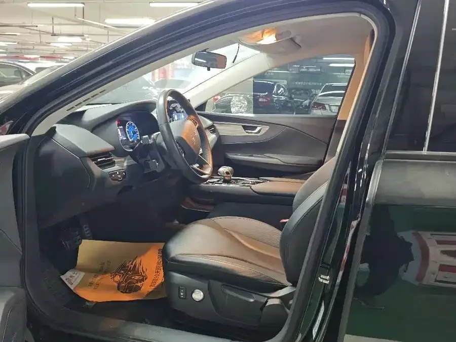Hongqi E-QM5 Hongqi E-QM5 2024 500km Travel Edition 2024 — миниатюра 3