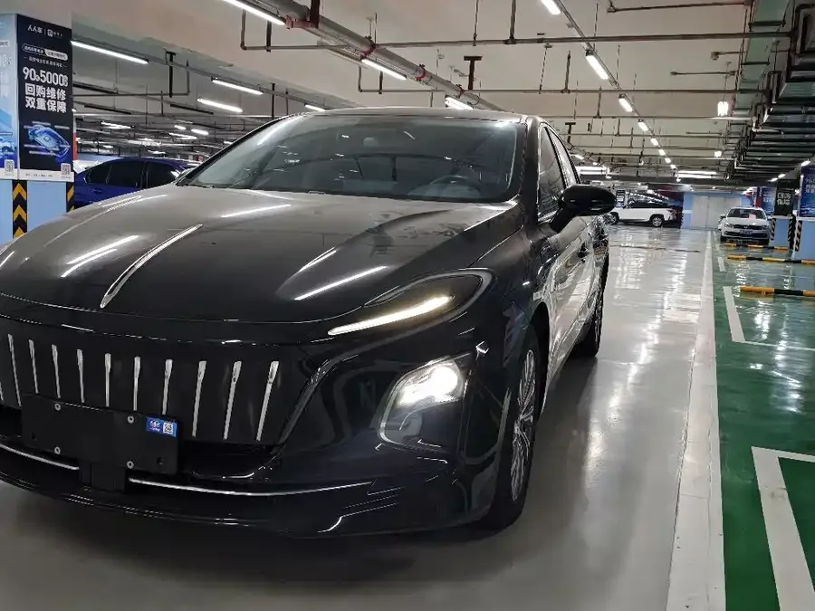 Hongqi E-QM5 2024