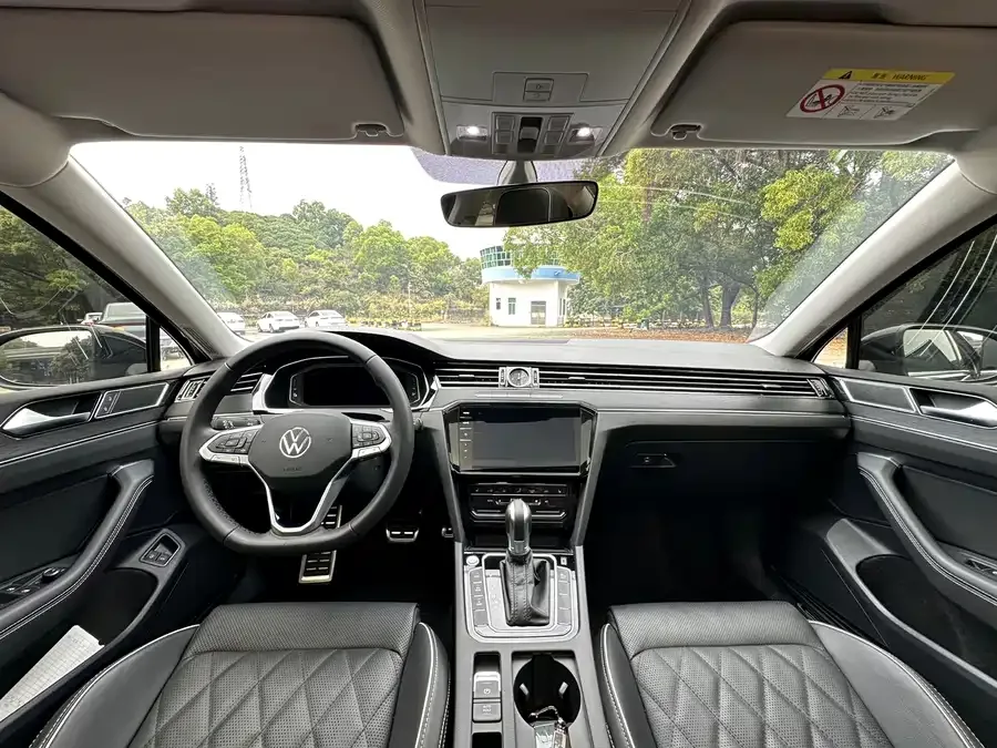 Volkswagen Magotan GTE plug-in hybrid Magotan GTE plug-in hybrid 2022 GTE luxury model 2024 — миниатюра 2