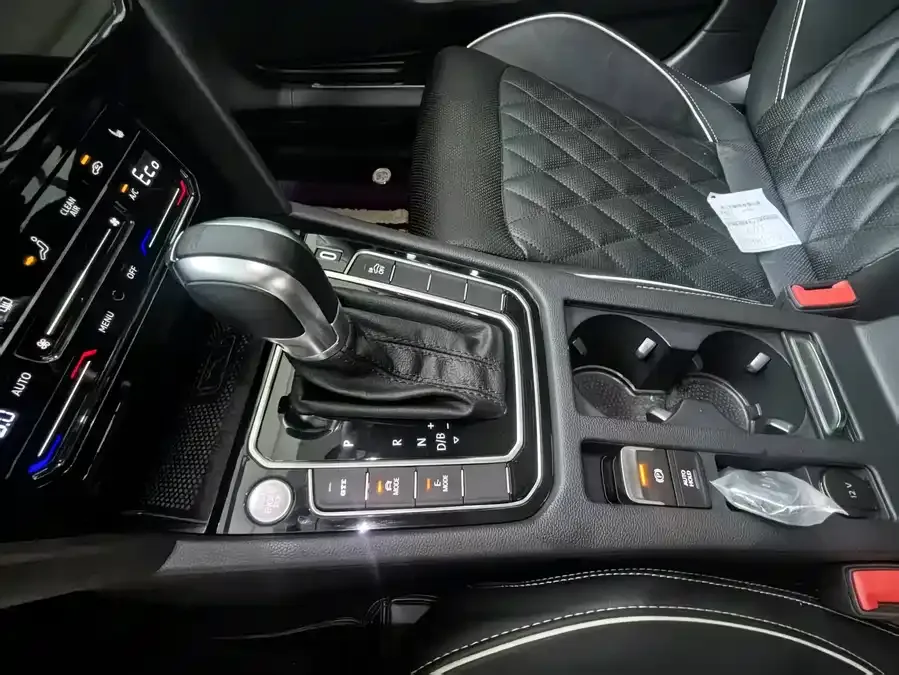 Volkswagen Magotan GTE plug-in hybrid Magotan GTE plug-in hybrid 2022 GTE luxury model 2023 — миниатюра 4