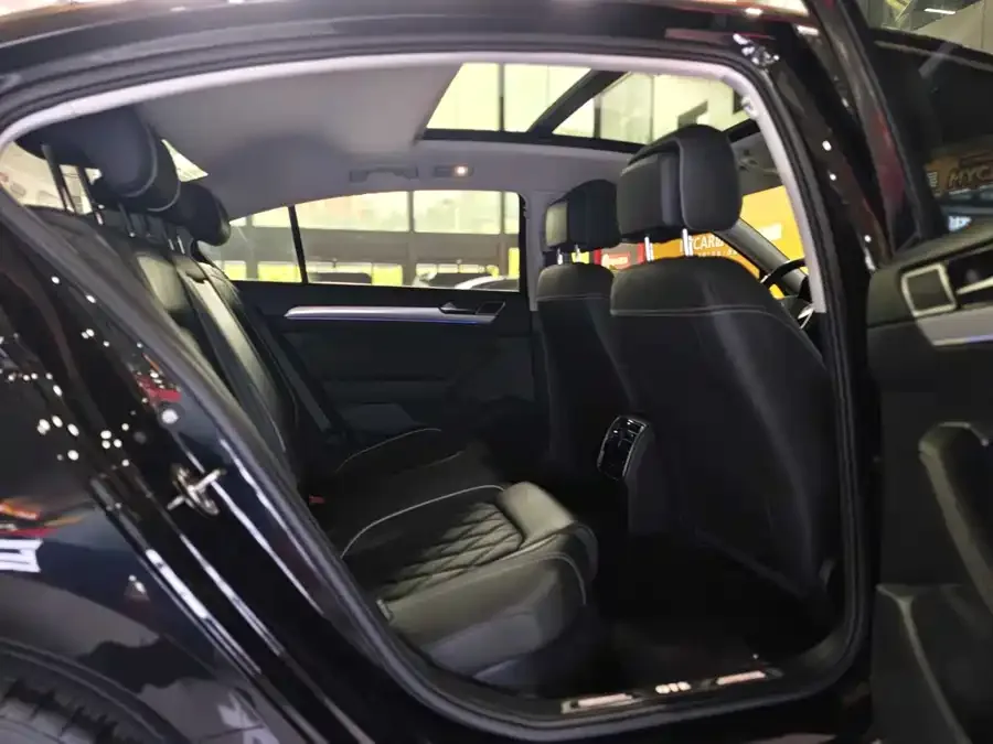Volkswagen Magotan GTE plug-in hybrid Magotan GTE plug-in hybrid 2022 GTE luxury model 2022 — миниатюра 5