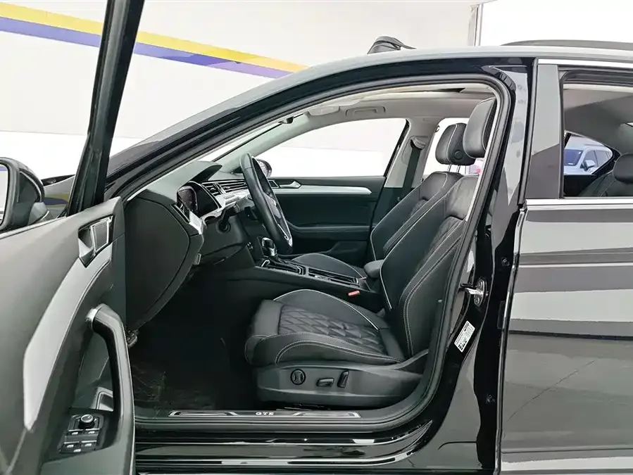 Volkswagen Magotan GTE plug-in hybrid Magotan GTE plug-in hybrid 2022 GTE luxury model 2022 — миниатюра 3