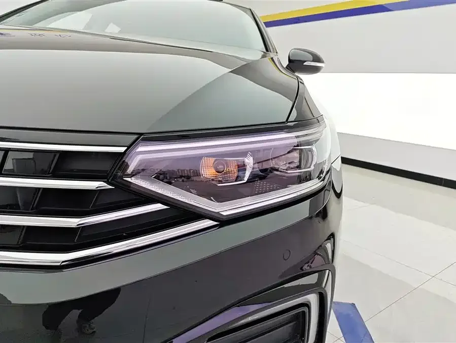 Volkswagen Magotan GTE plug-in hybrid Magotan GTE plug-in hybrid 2022 GTE luxury model 2022 — миниатюра 5