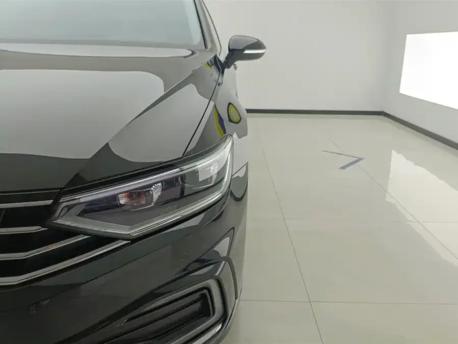 Volkswagen Magotan GTE plug-in hybrid Magotan GTE plug-in hybrid 2022 GTE luxury model 2023 — миниатюра 5
