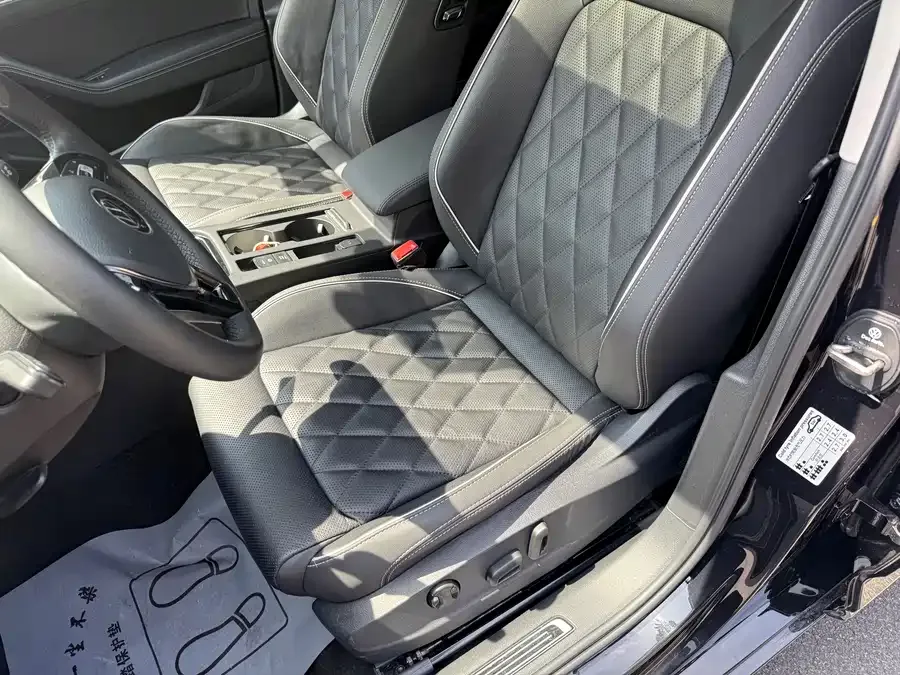 Volkswagen Magotan GTE plug-in hybrid Magotan GTE plug-in hybrid 2020 GTE luxury model 2022 — миниатюра 3