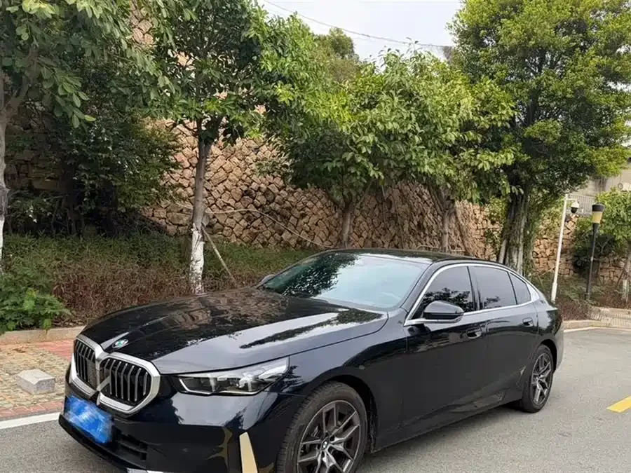 BMW 5 Series 2025