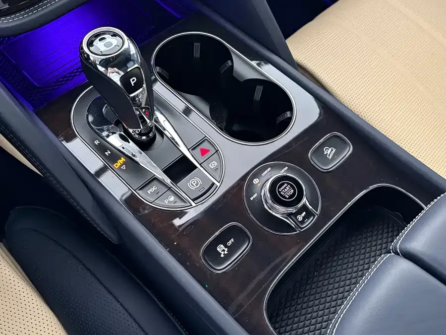 Bentley Bentayga Bentayga 2022 4.0T V8 2022 — миниатюра 3