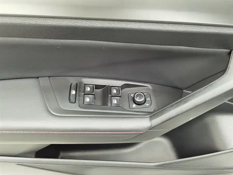 Volkswagen Lavida Lavida 2024 300TSI DSG Starry Sky Leading Edition 2025 — миниатюра 3