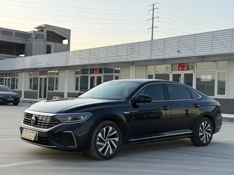 Volkswagen Passat New Energy Passat New Energy 2022 430PHEV Hybrid Luxury Edition 2022 — фото 1, купить с доставкой в Москву